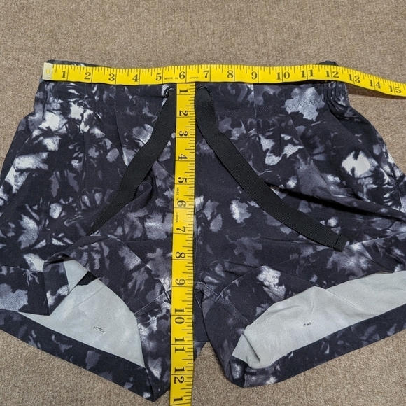 LULULEMON (Size 4) Spring Break Away Shorts II Black - Picture 9 of 10